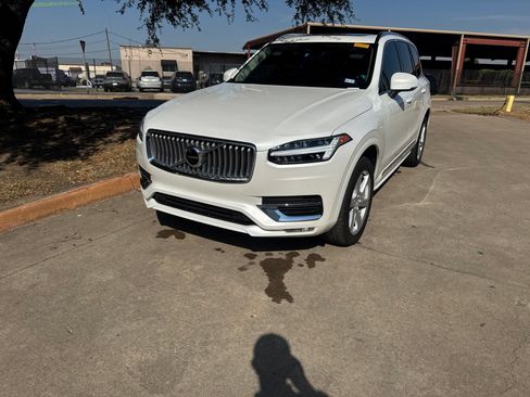 Used 2024 Volvo XC90 B5 Core AWD/4WD image 1