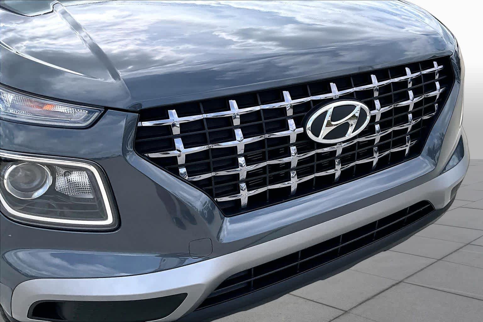 Certified 2026 Hyundai Venue SEL FWD image 30