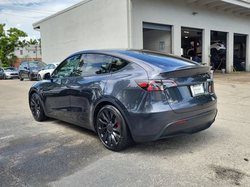 Used 2025 Tesla Model Y Performance AWD/4WD image 3
