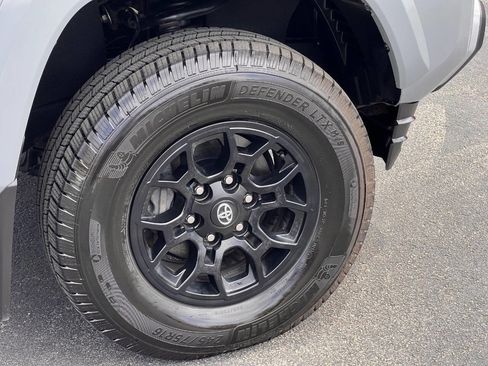 Used 2021 Toyota Tacoma SR5 image 10