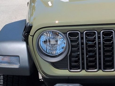 Used 2026 Jeep Gladiator Sport AWD/4WD image 10