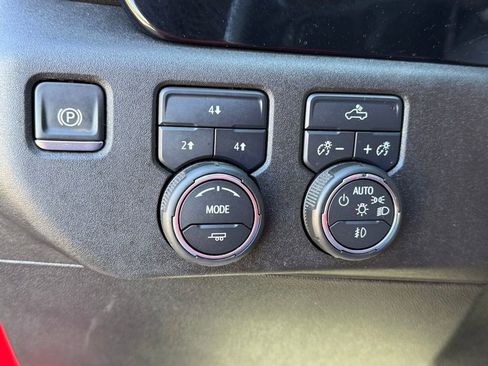 Used 2025 Chevrolet Silverado 2500 LT w/ Convenience Package image 20