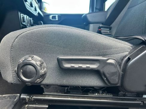 Used 2025 Jeep Wrangler Sport S image 22