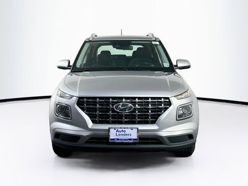 Used 2023 Hyundai Venue SEL FWD image 2