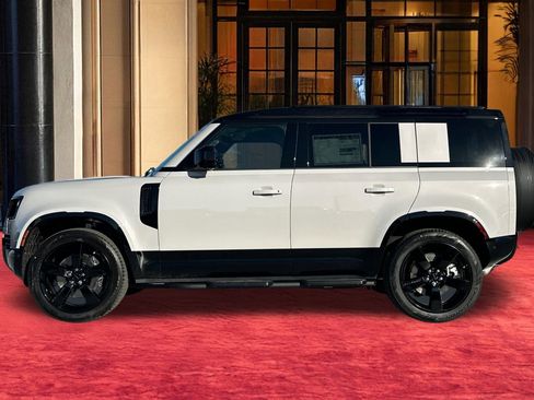 New 2026 Land Rover Defender 110 X-Dynamic SE image 3