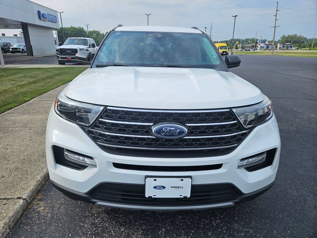 Used 2021 Ford Explorer XLT RWD image 3