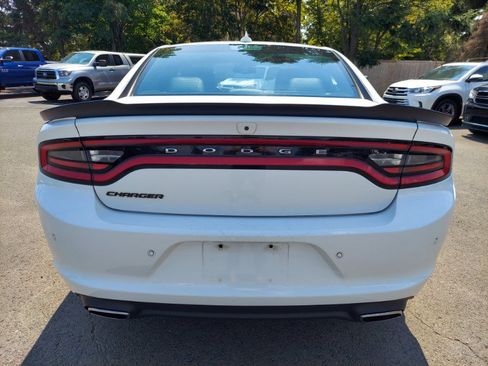 Used 2017 Dodge Charger SXT w/ AWD Plus Group image 5
