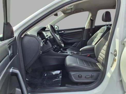 Used 2024 Volkswagen Jetta SE image 20