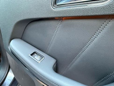 Used 2010 Mercedes-Benz E 550 Sedan image 49
