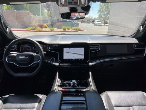Used 2022 Jeep Wagoneer Series III w/ Convenience Group I AWD/4WD image 21