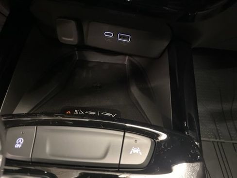 New 2026 Chevrolet Trax RS w/ Sunroof Package FWD image 20