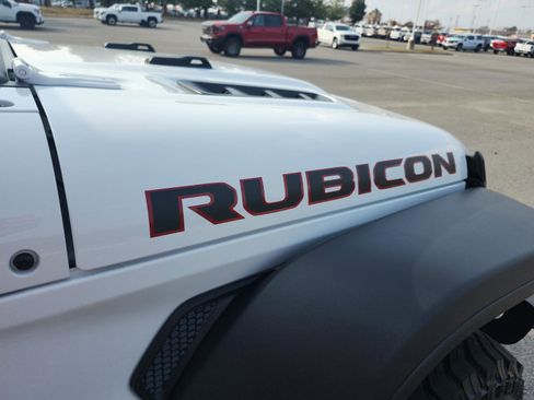 Used 2024 Jeep Gladiator Rubicon w/ Technology Group image 6