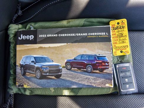 Used 2022 Jeep Grand Cherokee Limited 4xe w/ Luxury Tech Group II AWD/4WD image 22