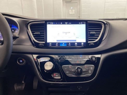 New 2026 Chrysler Voyager LX image 10