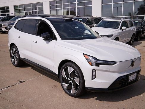 New 2025 Volvo EX90 Ultra image 4