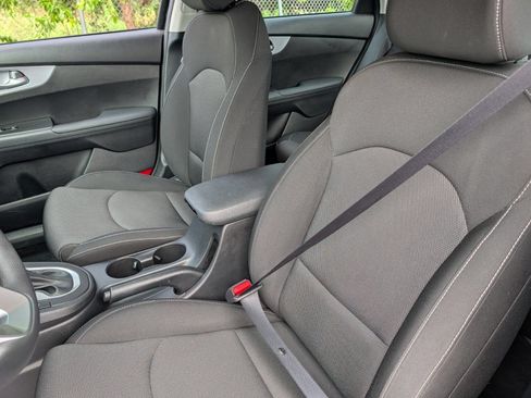 Used 2024 Kia Forte LXS w/ LXS Technology Package FWD image 16