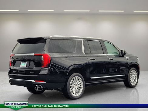 Used 2025 GMC Yukon XL Denali w/ Sun & Power Step Package image 4