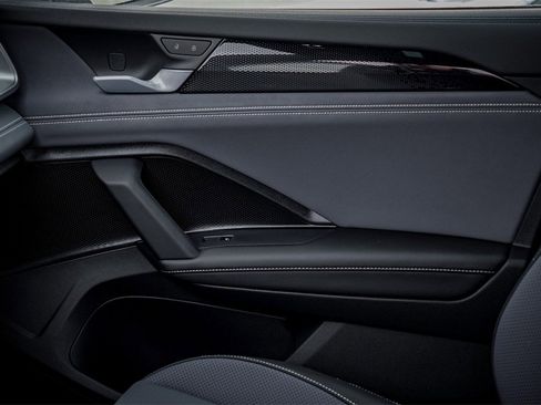 New 2026 Volkswagen Tiguan SE R-Line image 13