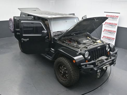 Used 2013 Jeep Wrangler Unlimited Sahara w/ Connectivity Group AWD/4WD image 40