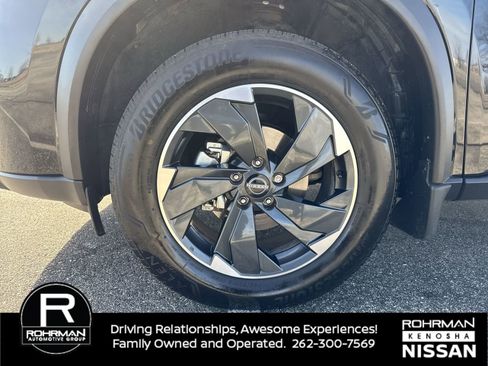 Used 2024 Nissan Rogue SV image 8