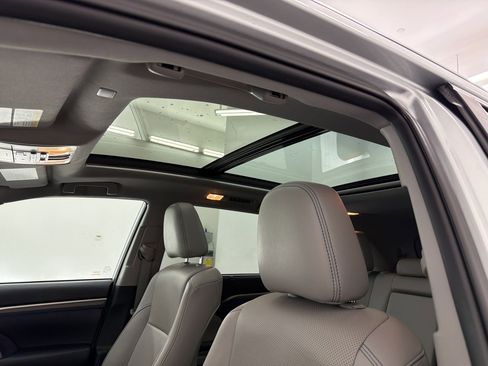 Used 2019 Toyota Highlander Limited Platinum FWD image 15