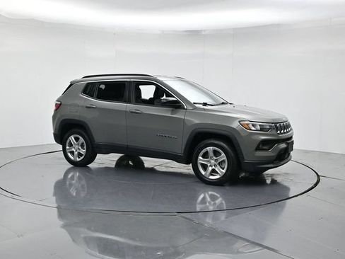Used 2024 Jeep Compass Latitude AWD/4WD image 3