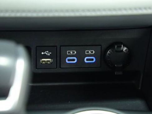 Used 2022 Toyota Highlander XLE image 23