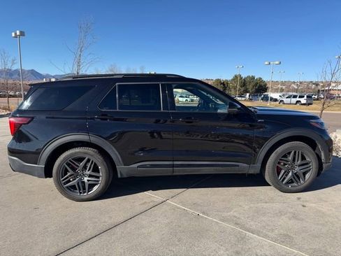 Used 2025 Ford Explorer ST-Line w/ ST-Line Street Pack image 8