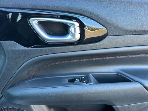 Used 2024 Jeep Compass Trailhawk image 19