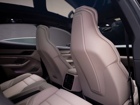 Used 2022 Porsche Taycan 4S image 67