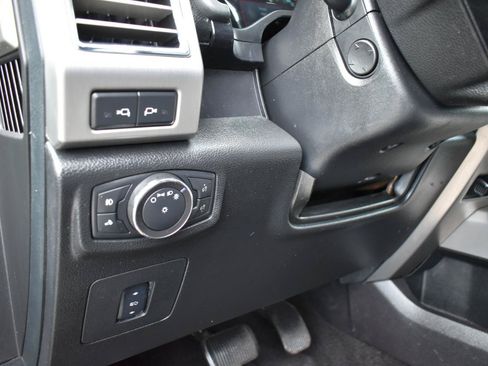 Used 2015 Ford F150 Platinum w/ Equipment Group 701A Luxury AWD/4WD image 43