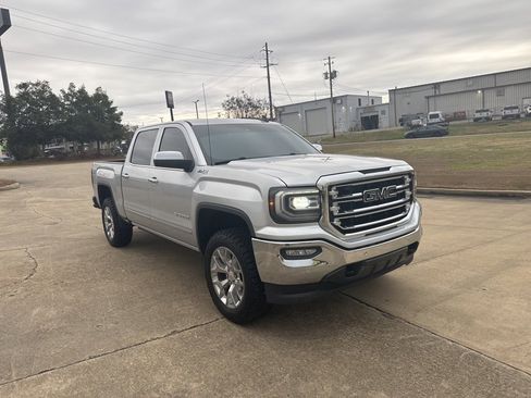 Used 2018 GMC Sierra 1500 SLT image 1