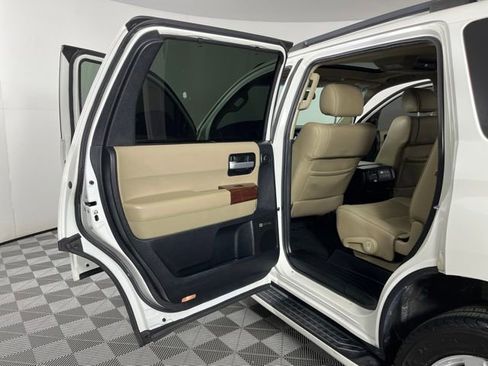 Used 2017 Toyota Sequoia Platinum RWD image 42
