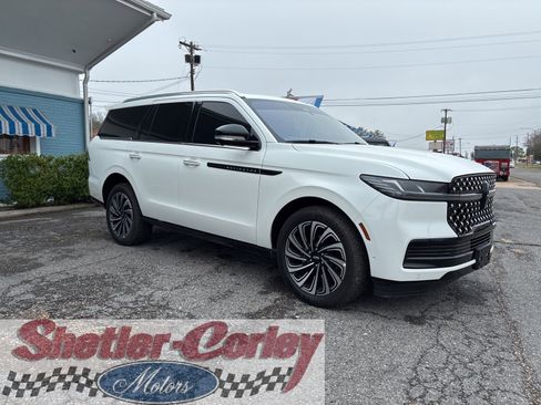 Used 2025 Lincoln Navigator Black Label AWD/4WD image 1