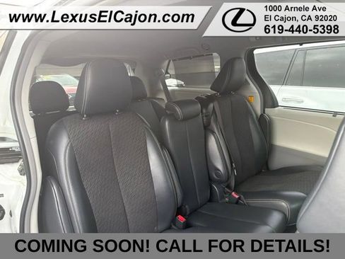 Used 2013 Toyota Sienna SE w/ Premium Pkg w/Entune FWD image 4