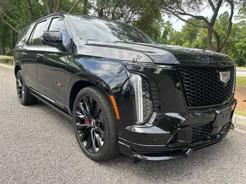 Certified 2026 Cadillac Escalade V w/ LPO, ONYX Package AWD/4WD image 4