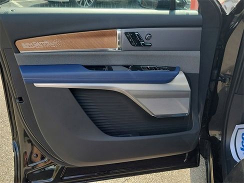 New 2026 Cadillac Vistiq Premium Luxury w/ LPO, Floor Liner Package image 18