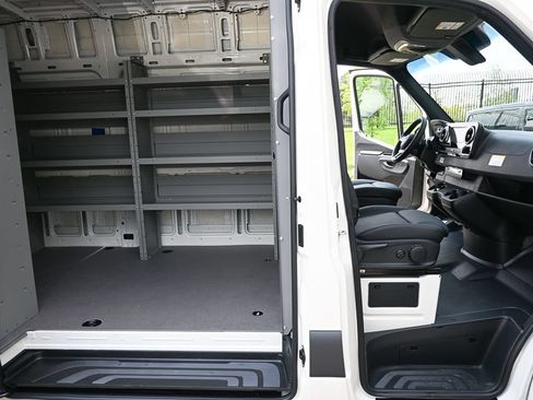 Used 2025 Mercedes-Benz Sprinter 2500 image 30