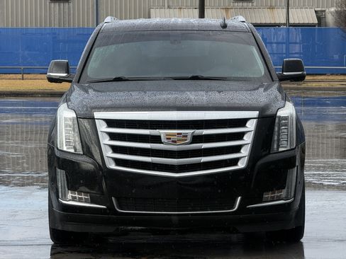 Used 2018 Cadillac Escalade ESV 2WD image 7
