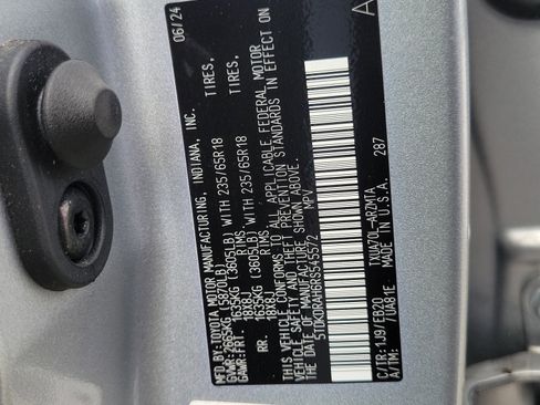 Used 2024 Toyota Highlander LE image 30