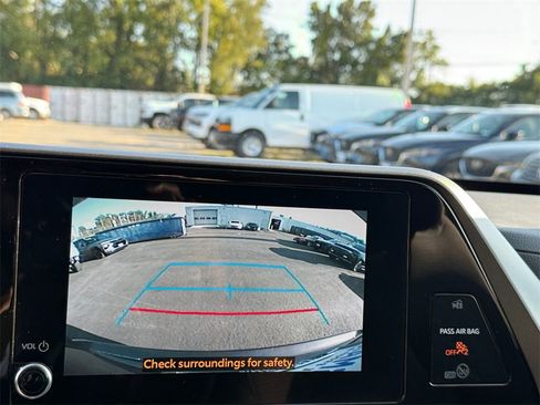 Used 2024 Toyota Highlander LE image 16