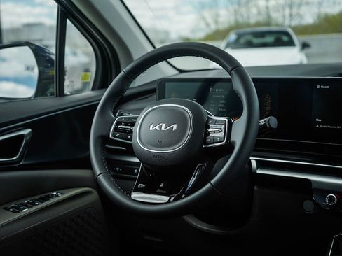 New 2026 Kia Carnival FWD image 16