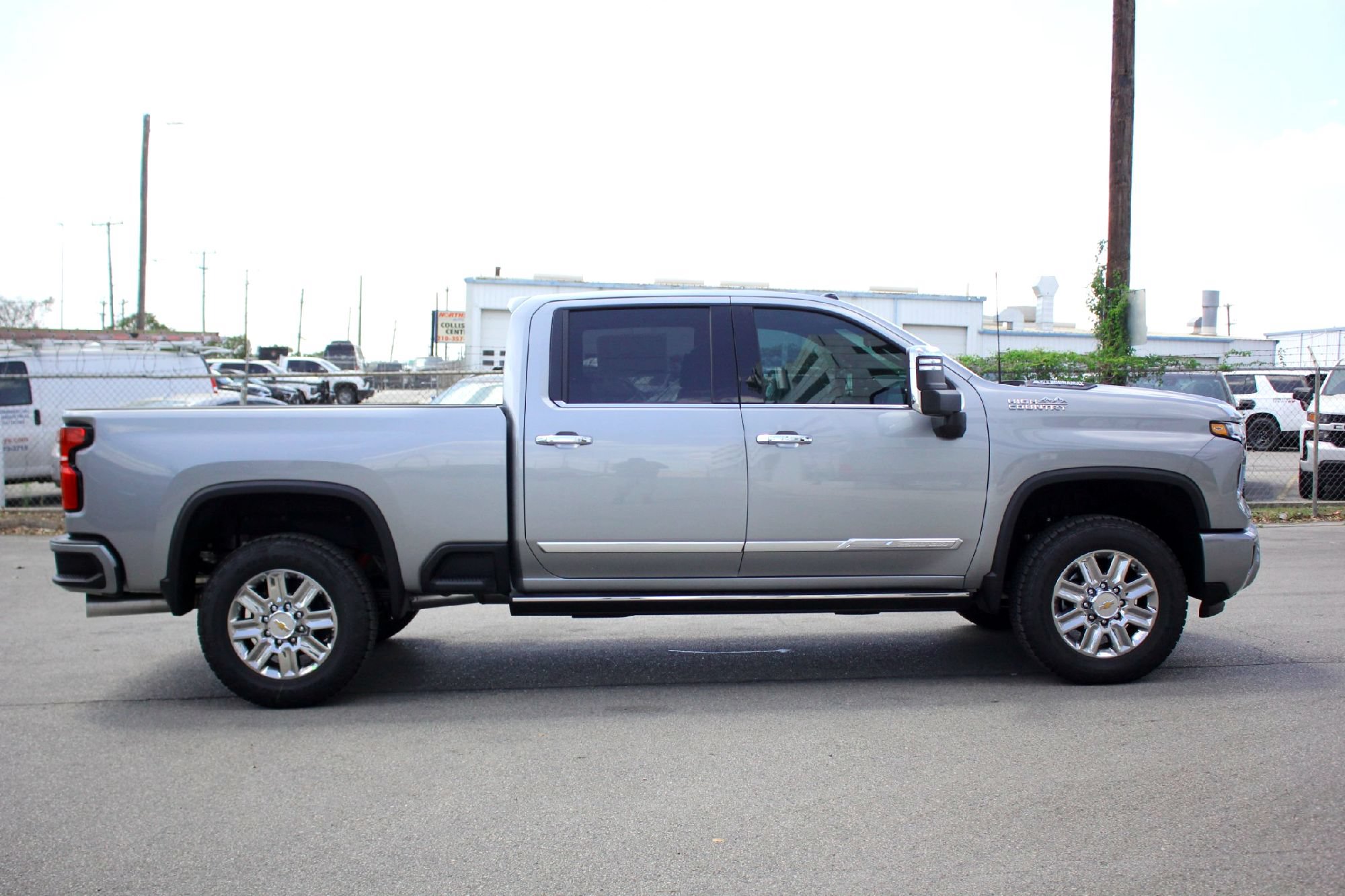 New 2026 Chevrolet Silverado 2500 High Country w/ High Country Premium Package AWD/4WD image 5