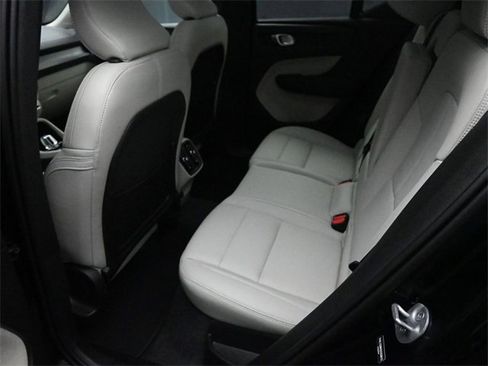 Used 2025 Volvo XC40 B5 Ultra image 22