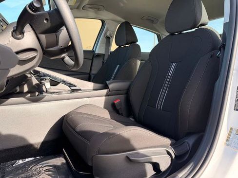 Used 2025 Hyundai Elantra Hybrid image 25