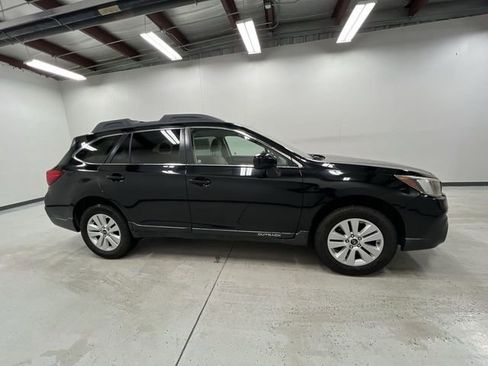 Used 2018 Subaru Outback 2.5i Premium image 9