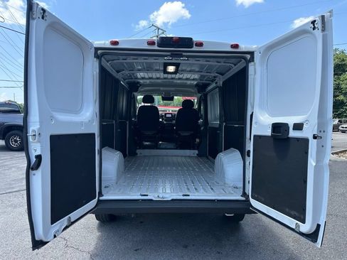 Used 2025 RAM ProMaster 2500 w/ Convenience Group FWD image 6