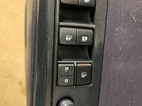 Used 2020 Toyota Tacoma SR image 16