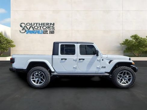 Used 2024 Jeep Gladiator Sport AWD/4WD image 6