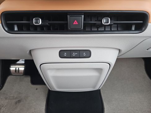 Used 2025 Volkswagen ID. Buzz 1st Edition image 28